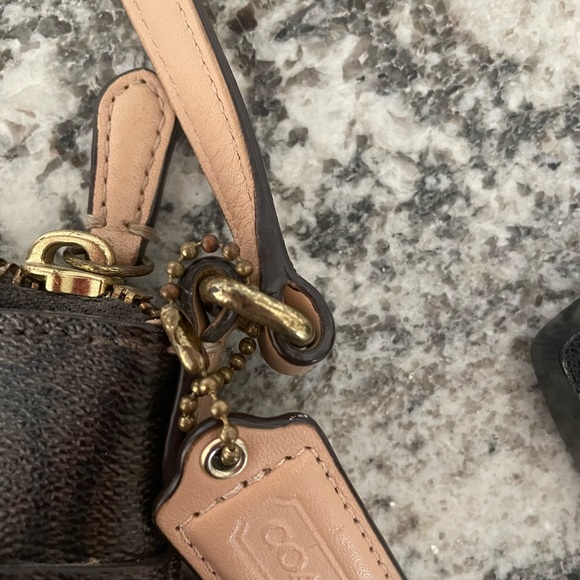 Coach crossbody - authentic. Smoke free/pet free - Picture 4 of 6